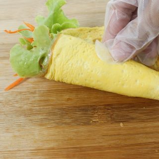 ผักรวมมิตรห่อไข่ (Egg rolls)