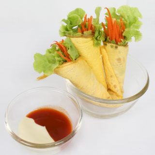 ผักรวมมิตรห่อไข่ (Egg rolls)
