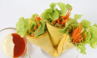 ผักรวมมิตรห่อไข่ (Egg rolls)