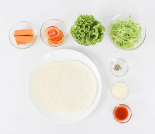 สลัดไส้กรอกแร๊พ (Sausage Salad Wrap)