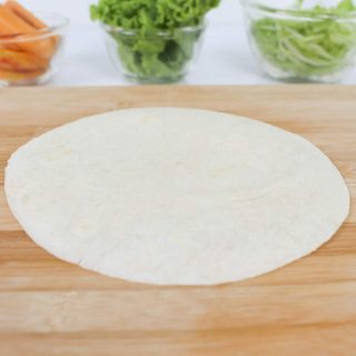 สลัดไส้กรอกแร๊พ (Sausage Salad Wrap)