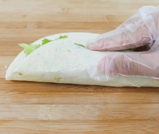 สลัดไส้กรอกแร๊พ (Sausage Salad Wrap)